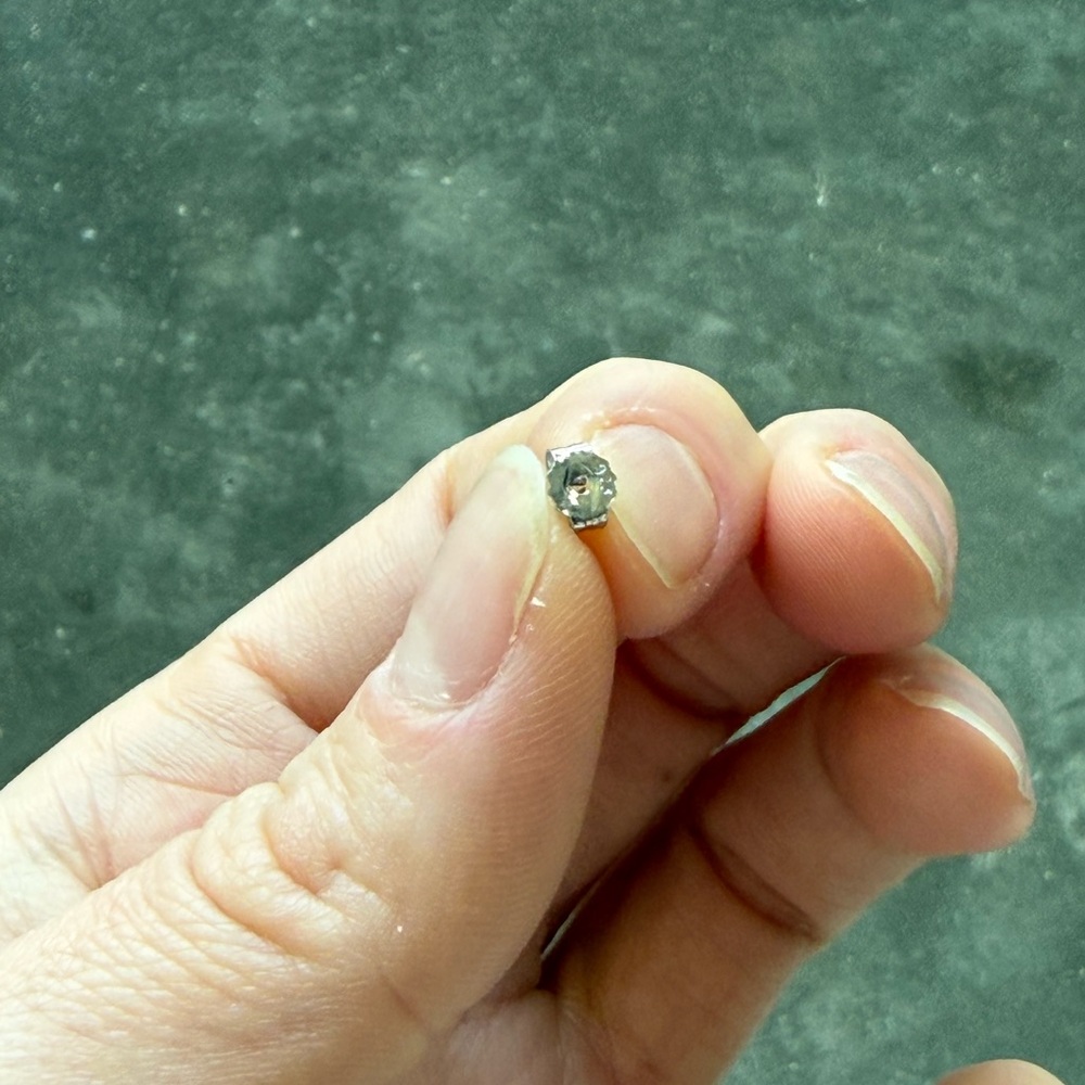 Real Pearl Stud Earrings - Picture 6 of 8